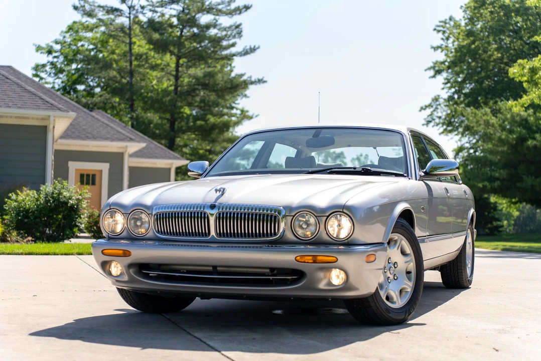 2001 Jaguar X308 XJ - Image 2 of 31