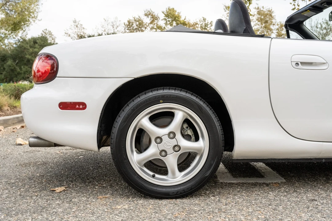 2001 Mazda NB MX-5 Miata - Image 25 of 31