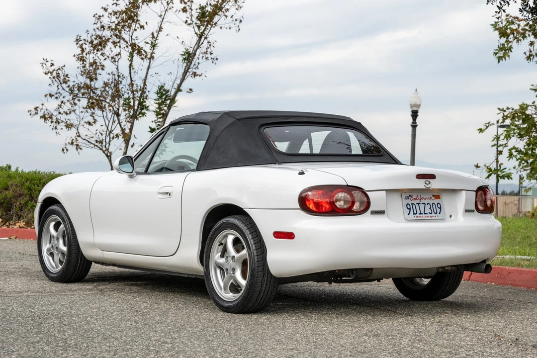 2001 Mazda NB MX-5 Miata - Image 4 of 31