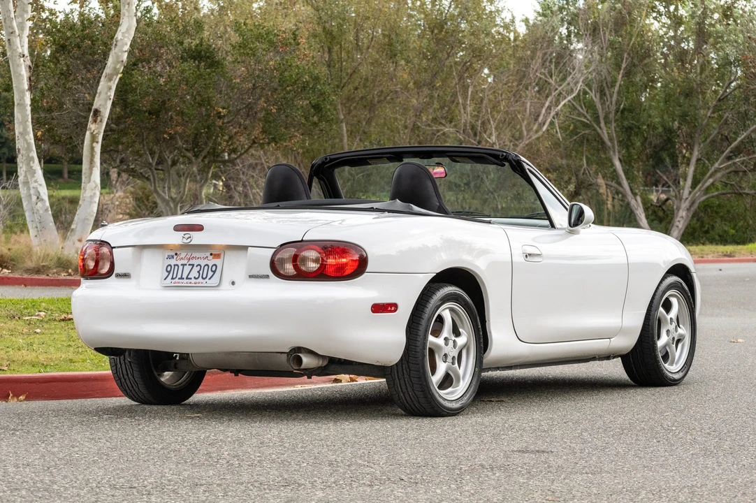 2001 Mazda NB MX-5 Miata - Image 16 of 31
