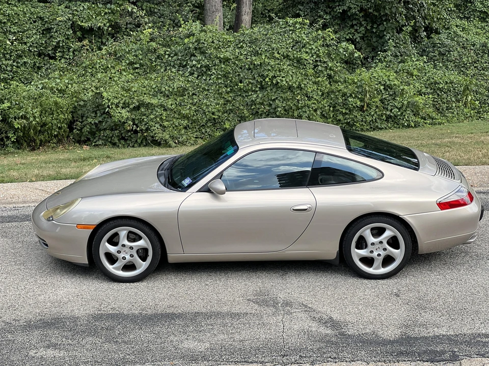 2001 Porsche 996 Carrera - Image 12 of 31