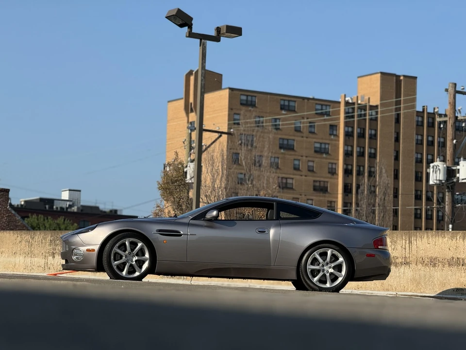 2004 Aston Martin Vanquish 1st Gen - Image 24 of 31
