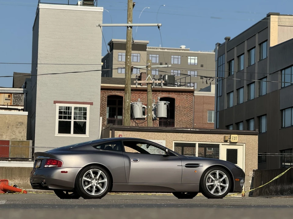 2004 Aston Martin Vanquish 1st Gen - Image 17 of 31