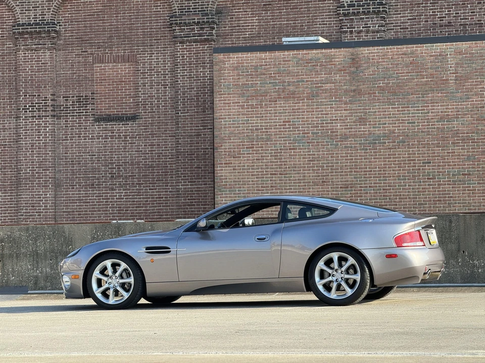 2004 Aston Martin Vanquish 1st Gen - Image 22 of 31