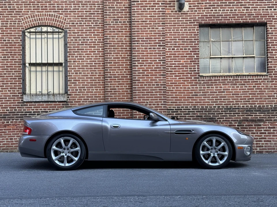 2004 Aston Martin Vanquish 1st Gen - Image 16 of 31