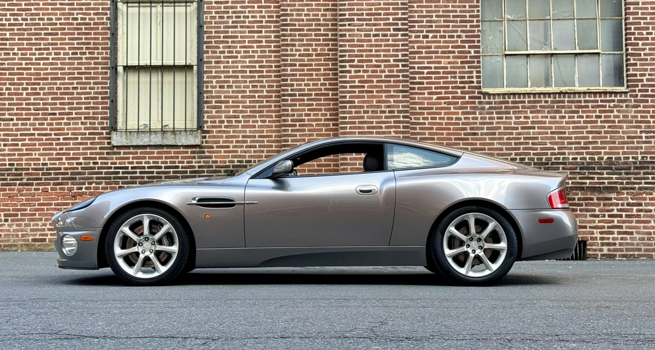 2004 Aston Martin Vanquish 1st Gen - Image 23 of 31