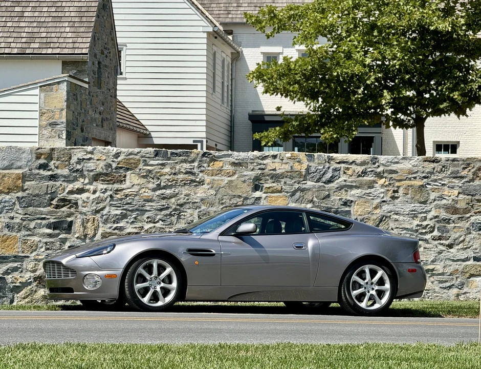 2004 Aston Martin Vanquish 1st Gen - Image 25 of 31