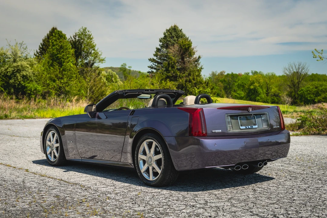 2004 Cadillac XLR - Image 30 of 31