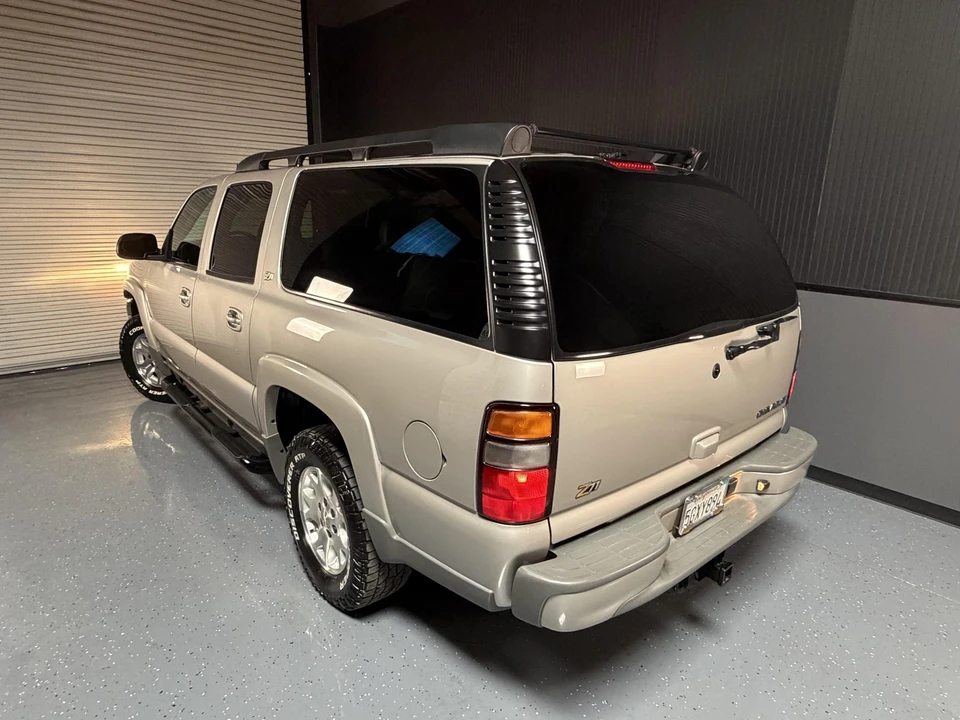 2004 Chevrolet Suburban 9th Gen - Image 6 of 31
