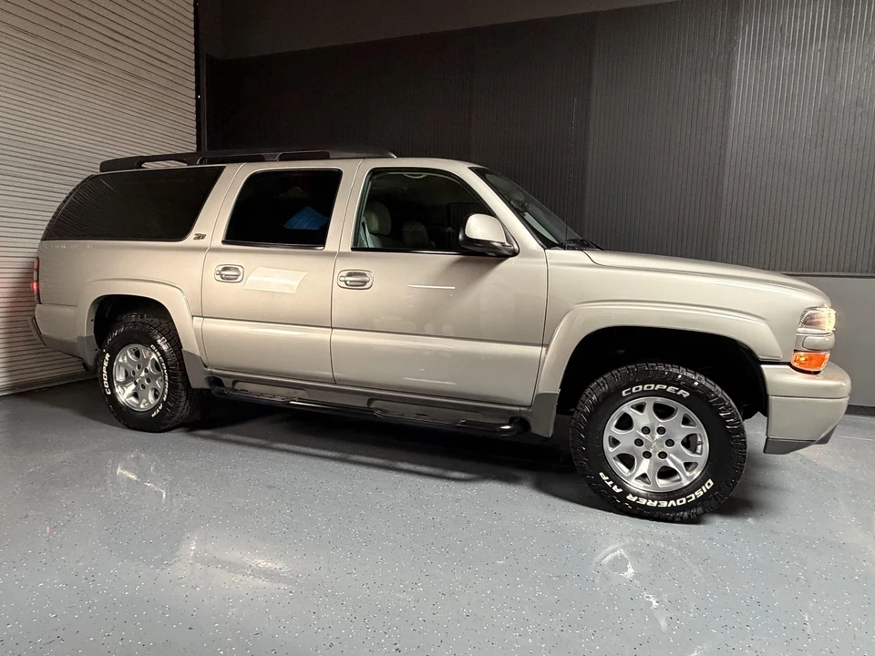 2004 Chevrolet Suburban 9th Gen - Image 19 of 31