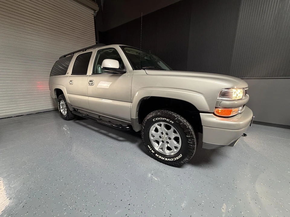 2004 Chevrolet Suburban 9th Gen - Image 20 of 31