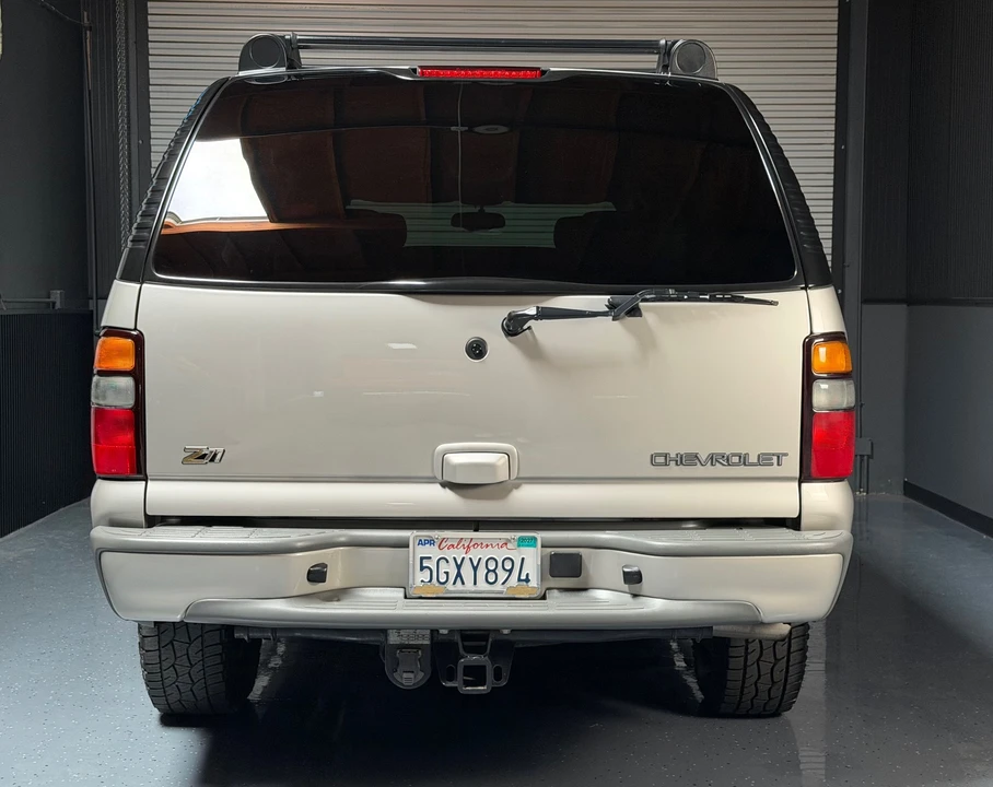 2004 Chevrolet Suburban 9th Gen - Image 12 of 31