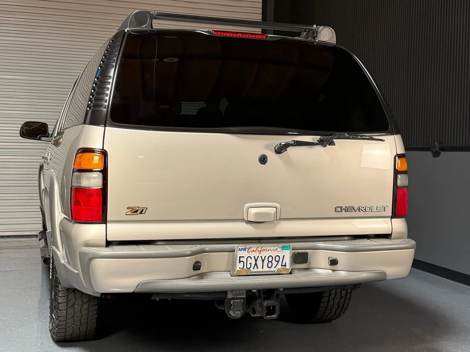2004 Chevrolet Suburban 9th Gen - Image 11 of 31