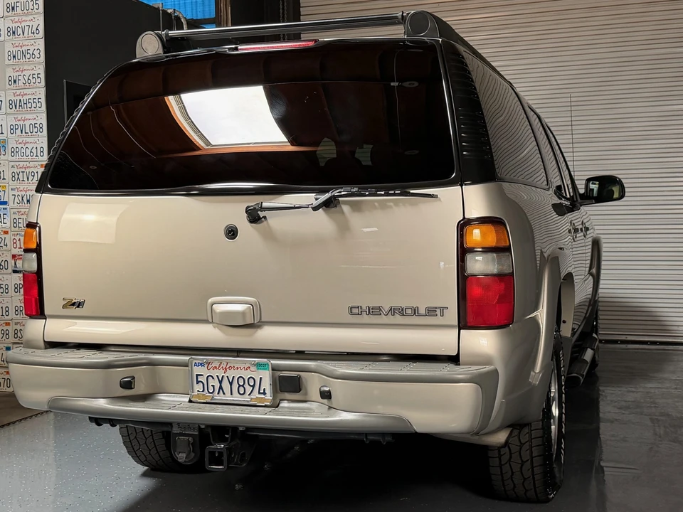 2004 Chevrolet Suburban 9th Gen - Image 14 of 31