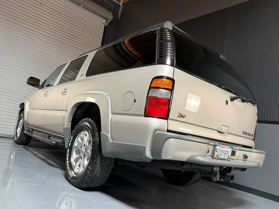 2004 Chevrolet Suburban 9th Gen - Image 7 of 31