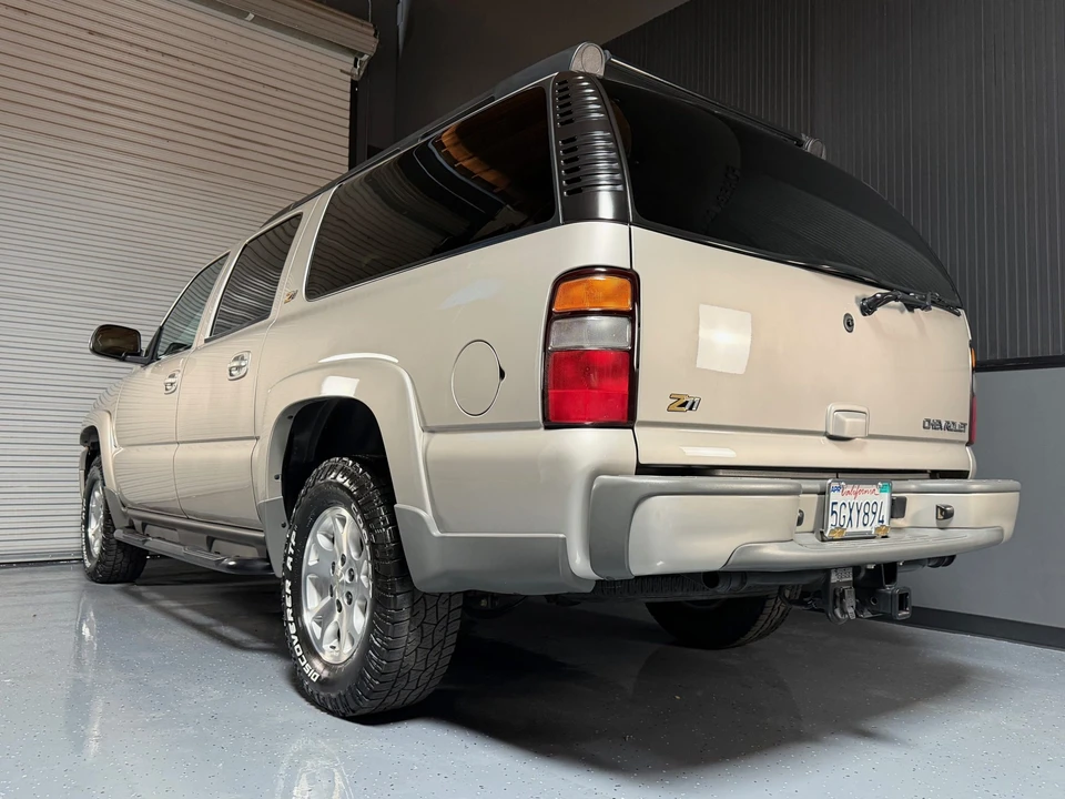 2004 Chevrolet Suburban 9th Gen - Image 8 of 31