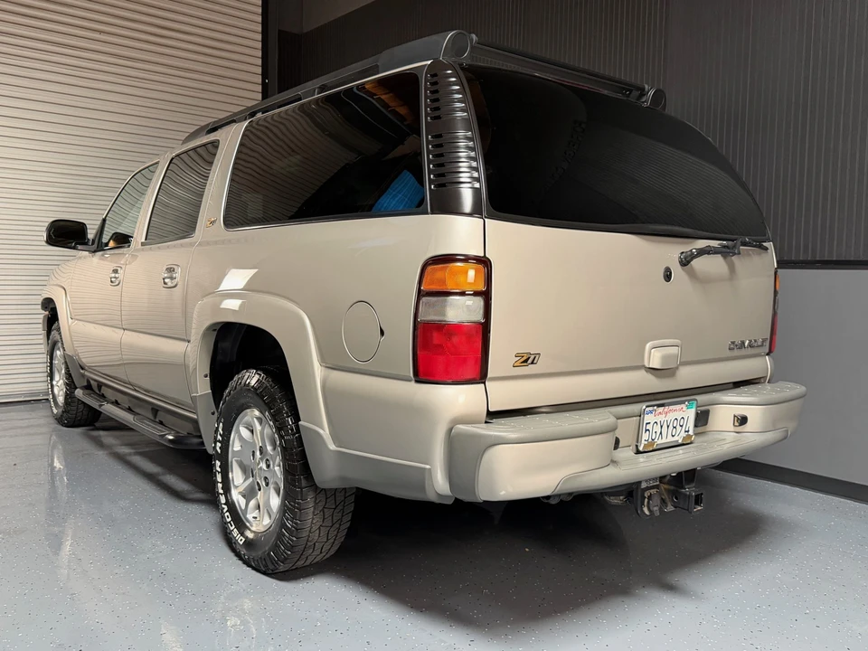 2004 Chevrolet Suburban 9th Gen - Image 10 of 31