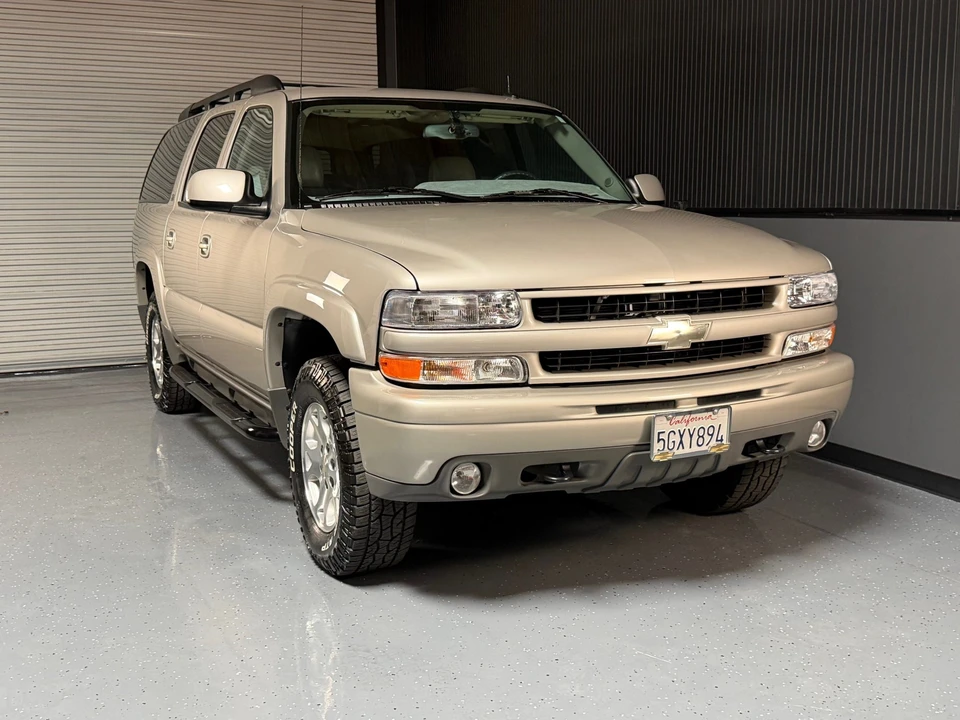 2004 Chevrolet Suburban 9th Gen - Image 25 of 31