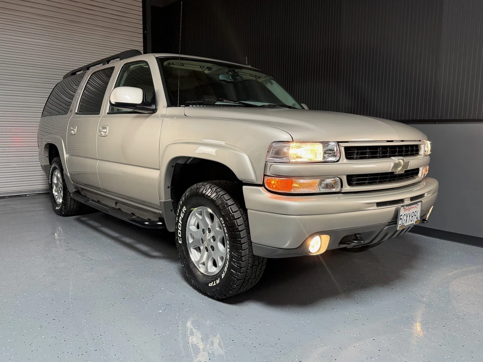 2004 Chevrolet Suburban 9th Gen - Image 21 of 31