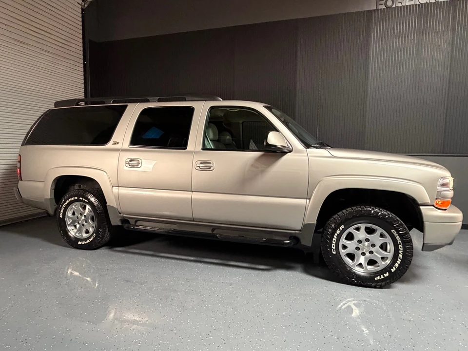 2004 Chevrolet Suburban 9th Gen - Image 18 of 31