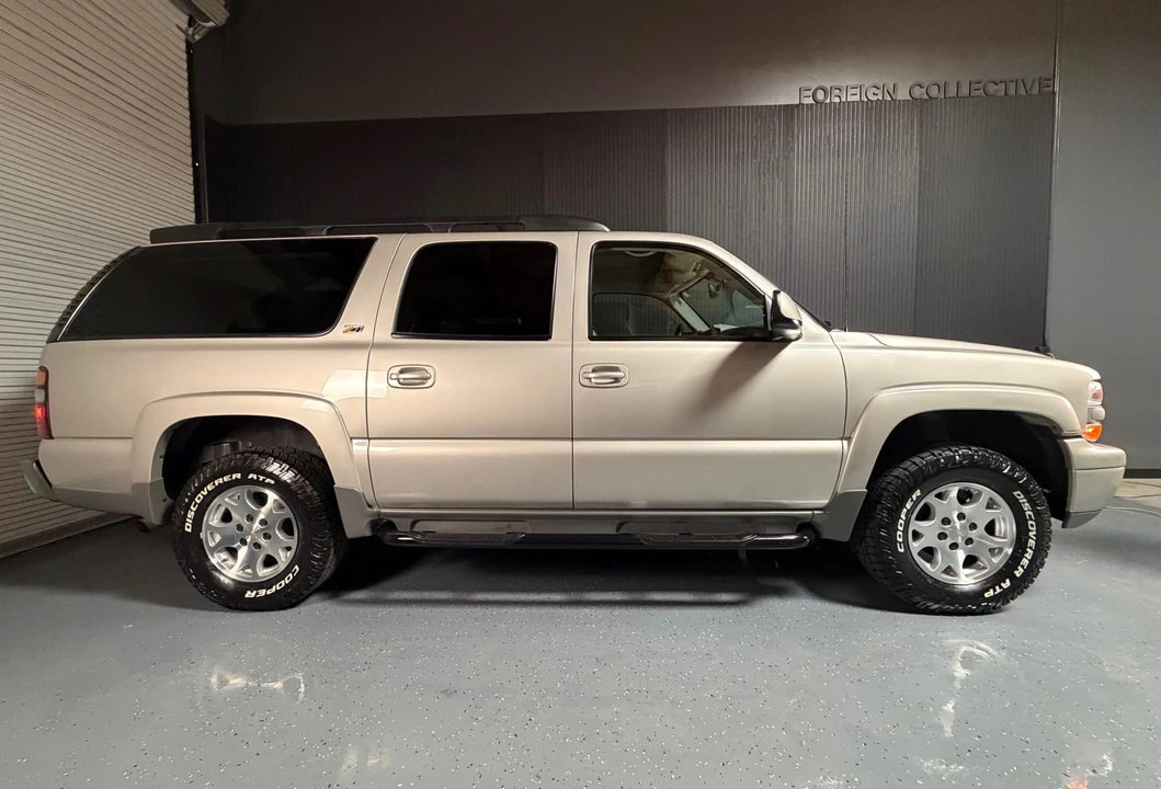 2004 Chevrolet Suburban 9th Gen - Image 16 of 31