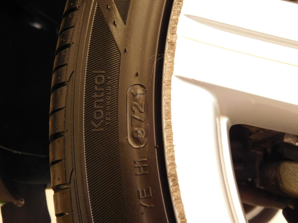 2004 Chrysler Crossfire - Image 29 of 31