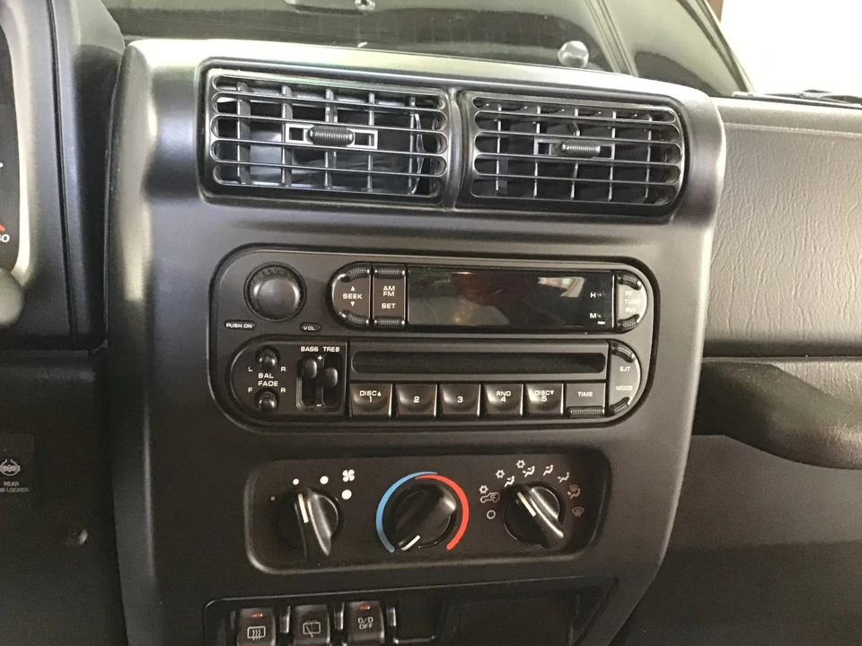 2004 Jeep TJ Wrangler - Image 23 of 31