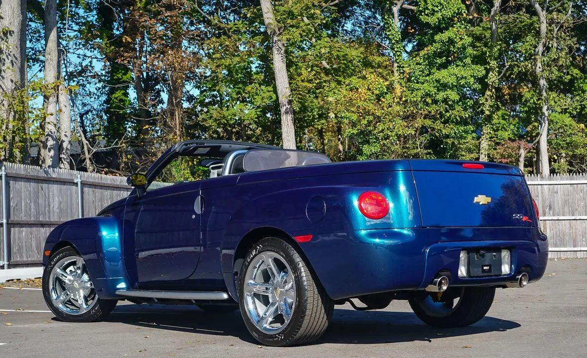 2005 Chevrolet SSR - Image 2 of 6