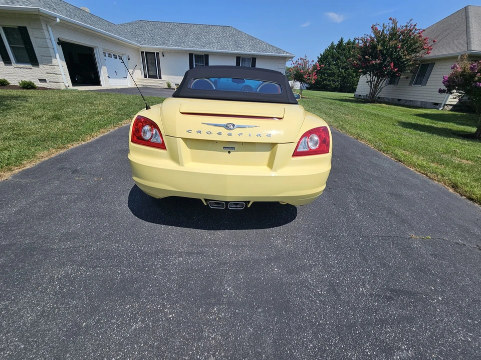 2005 Chrysler Crossfire - Image 19 of 31