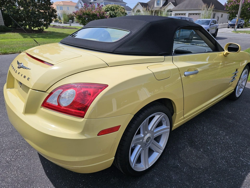 2005 Chrysler Crossfire - Image 21 of 31