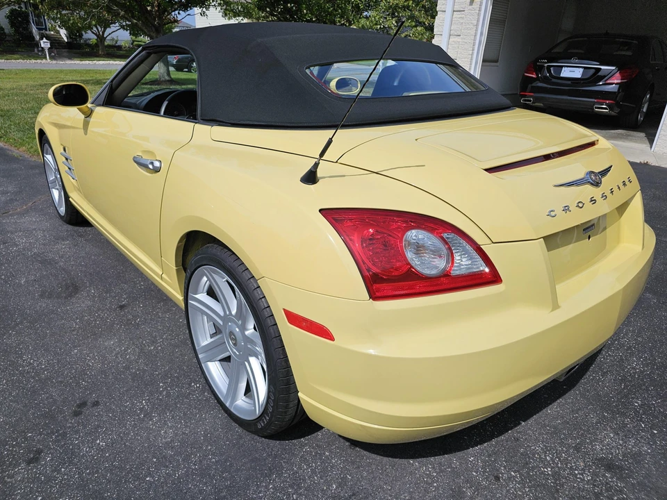 2005 Chrysler Crossfire - Image 18 of 31