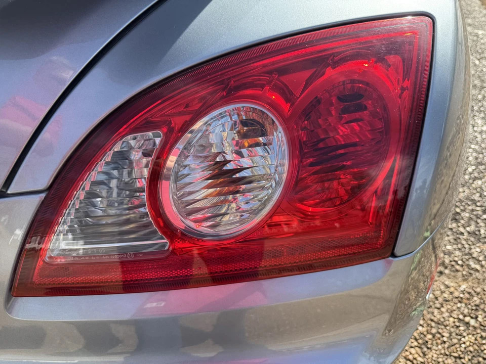 2005 Chrysler Crossfire - Image 17 of 31