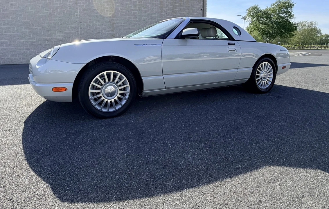 2005 Ford Thunderbird 11th Gen - Image 18 of 31