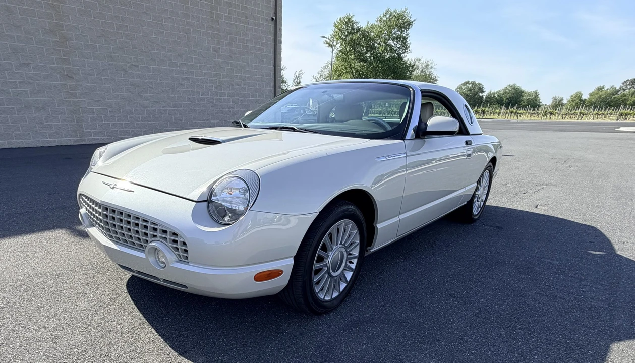 2005 Ford Thunderbird 11th Gen - Image 25 of 31
