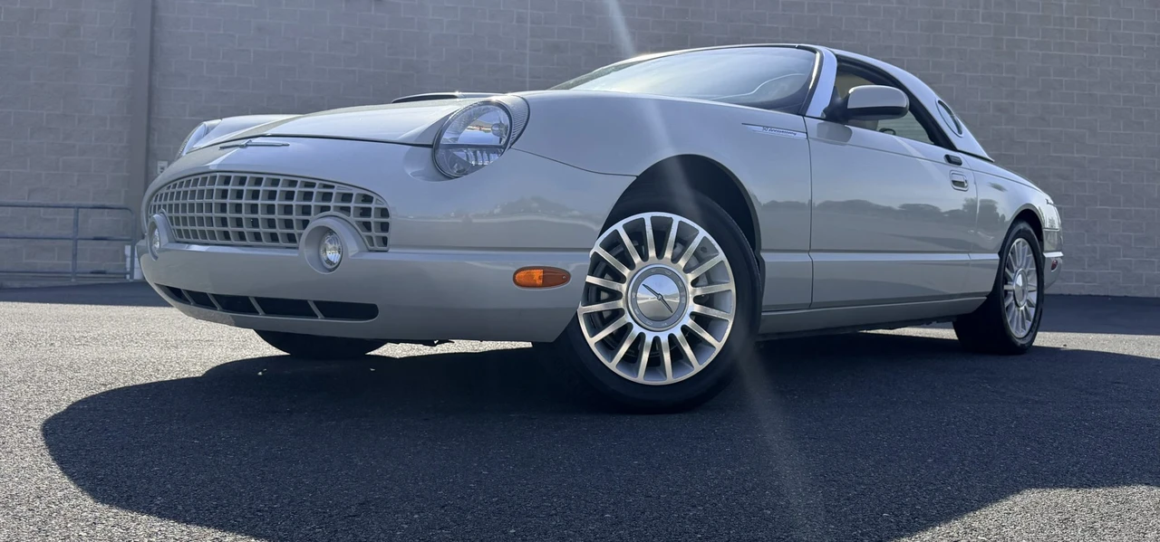 2005 Ford Thunderbird 11th Gen - Image 27 of 31