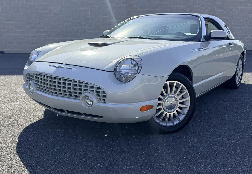 2005 Ford Thunderbird 11th Gen - Image 26 of 31