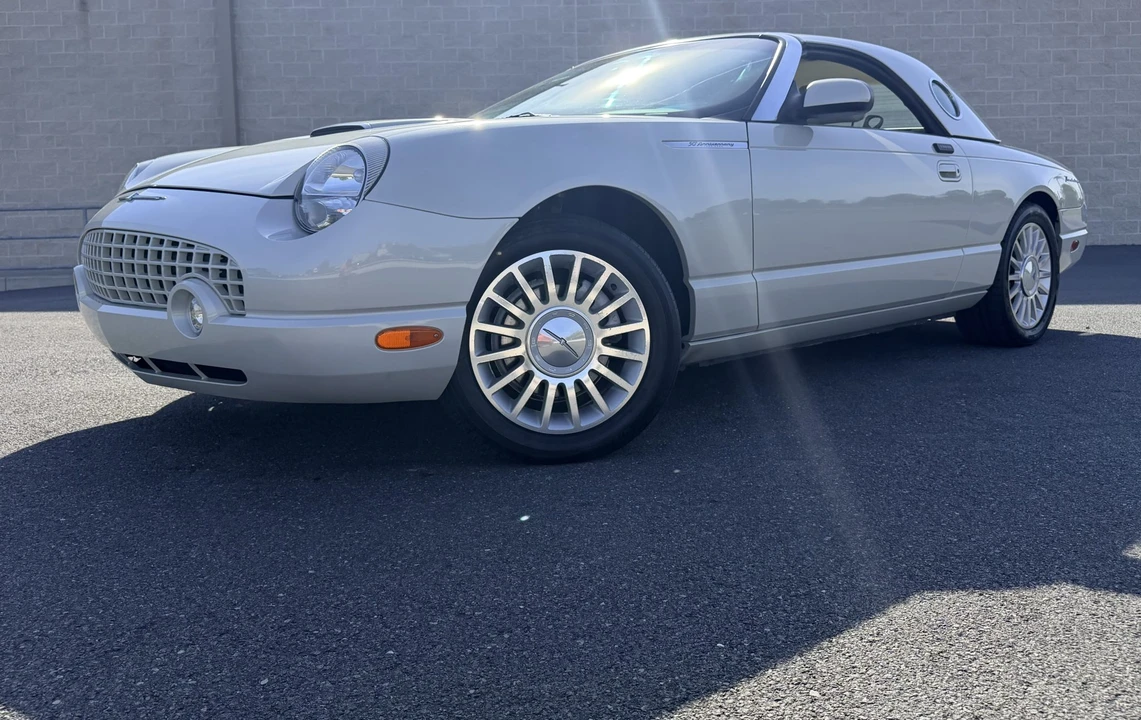 2005 Ford Thunderbird 11th Gen - Image 24 of 31