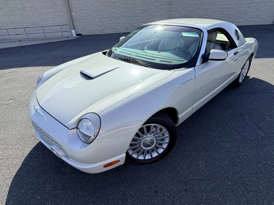 2005 Ford Thunderbird 11th Gen - Image 23 of 31