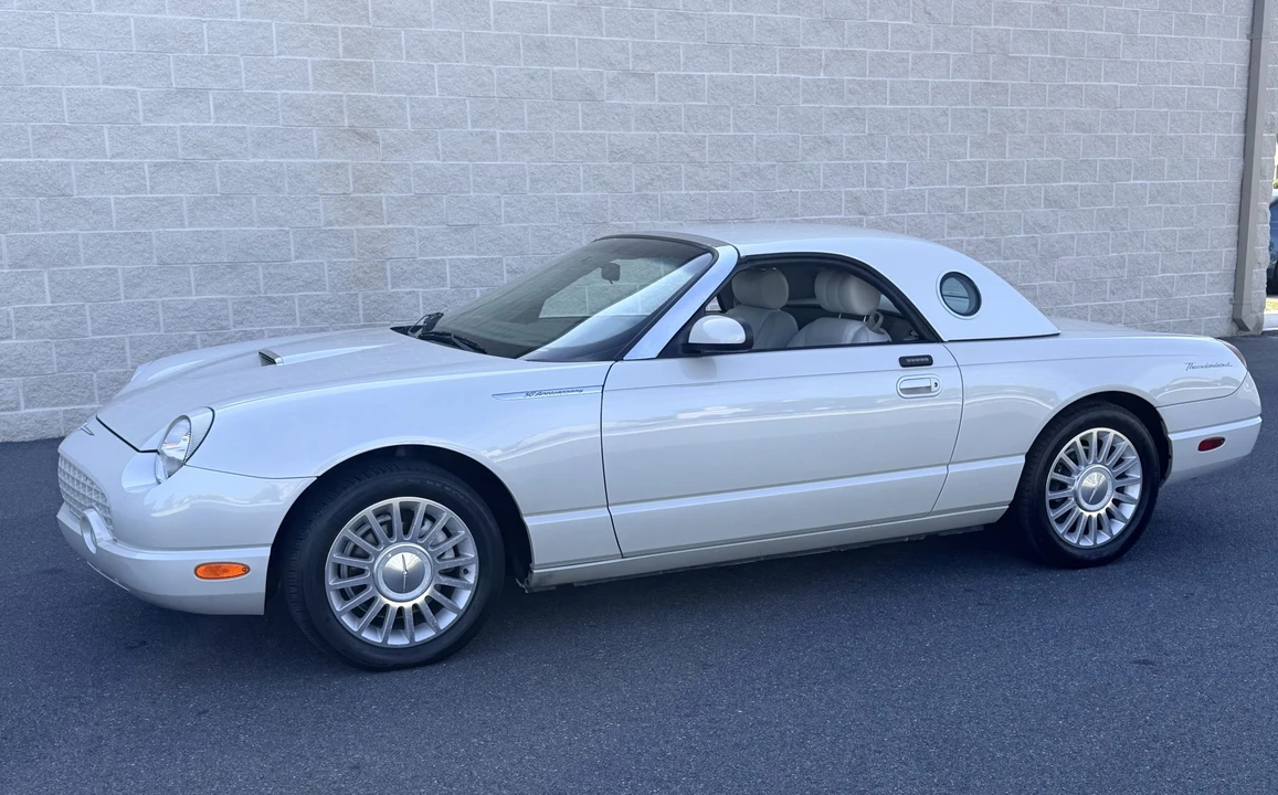 2005 Ford Thunderbird 11th Gen - Image 19 of 31