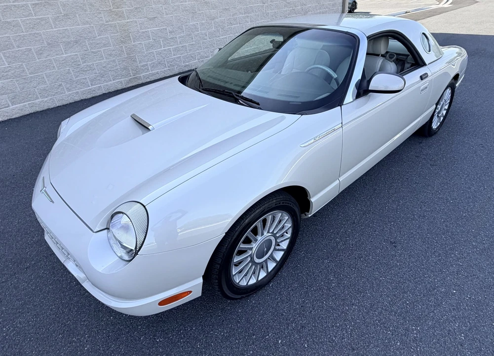 2005 Ford Thunderbird 11th Gen - Image 21 of 31