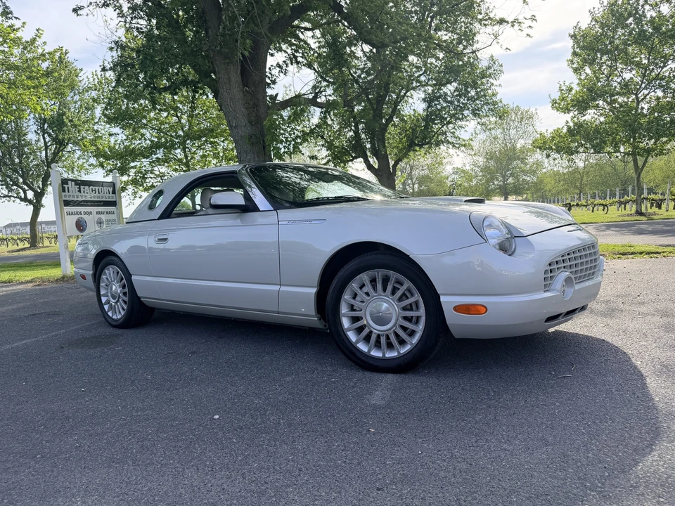 2005 Ford Thunderbird 11th Gen - Image 17 of 31