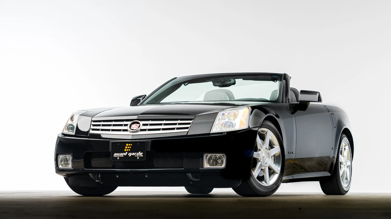 2006 Cadillac XLR - Image 3 of 31