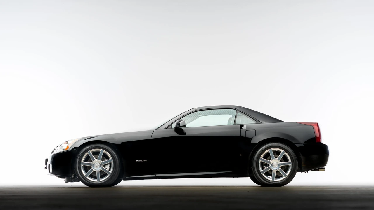 2006 Cadillac XLR - Image 7 of 31