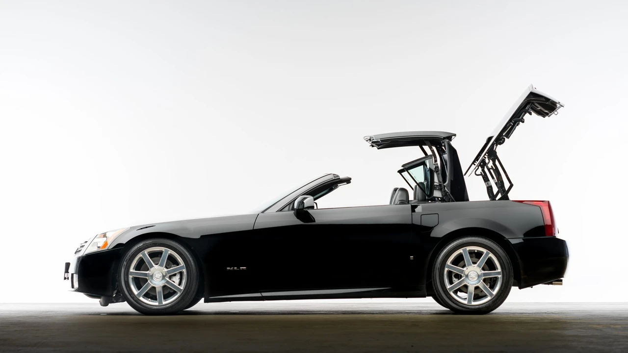 2006 Cadillac XLR - Image 8 of 31