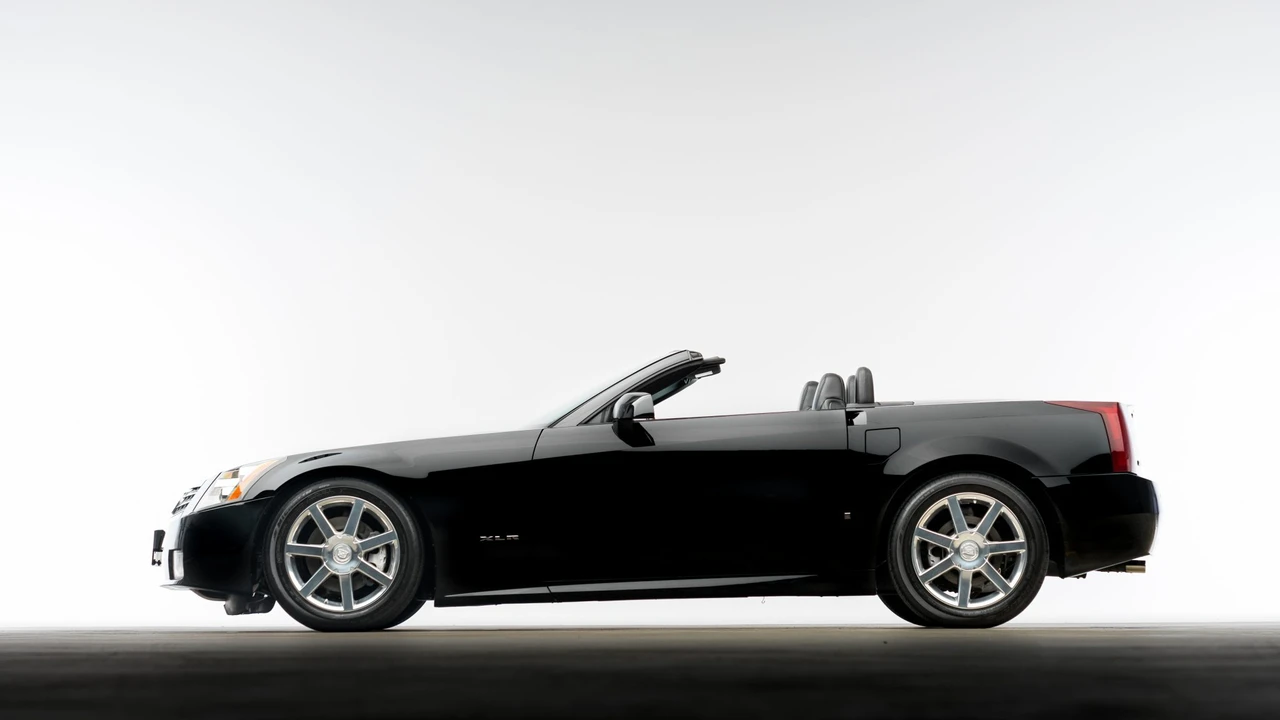 2006 Cadillac XLR - Image 9 of 31