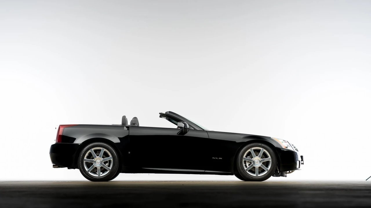 2006 Cadillac XLR - Image 10 of 31