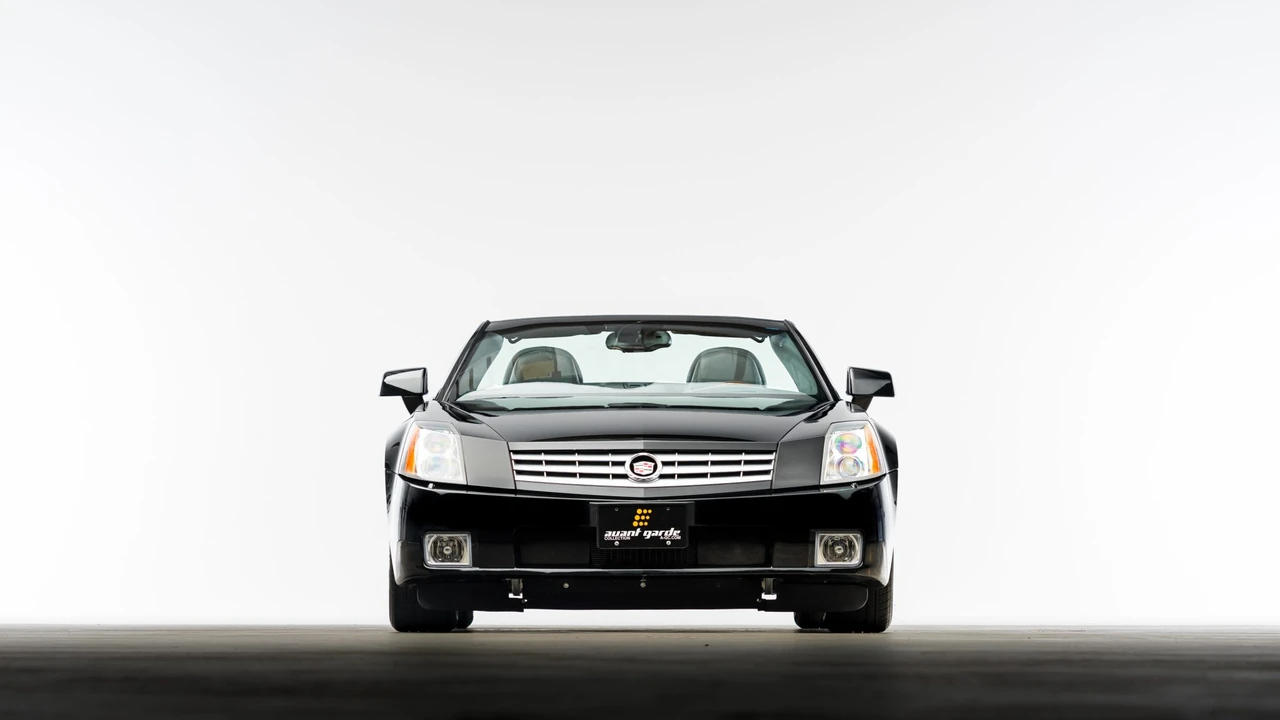 2006 Cadillac XLR - Image 11 of 31
