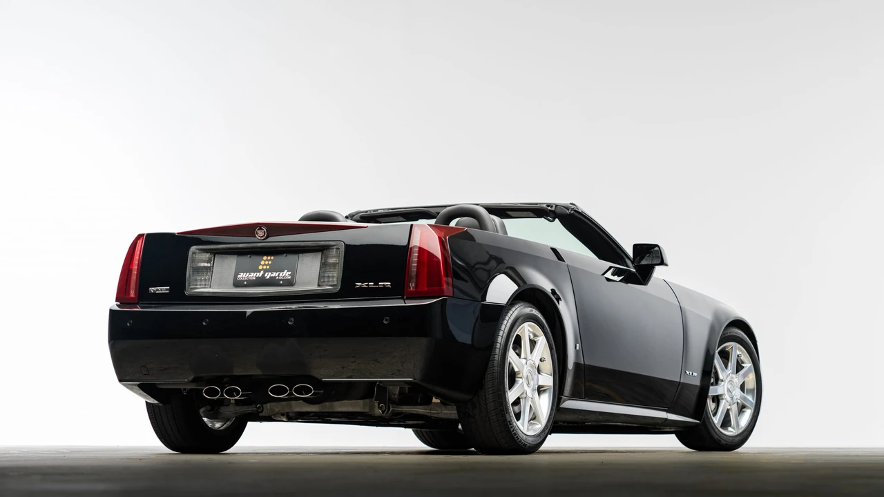 2006 Cadillac XLR - Image 17 of 31