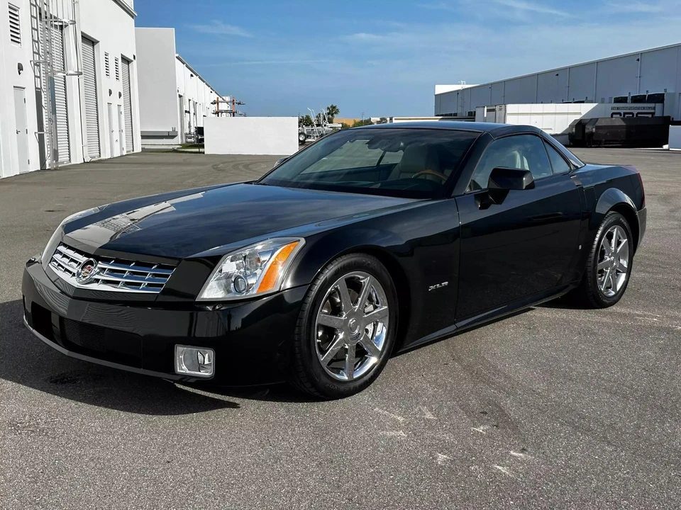 2006 Cadillac XLR - Image 2 of 31