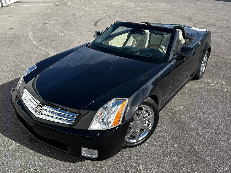 2006 Cadillac XLR - Image 10 of 31